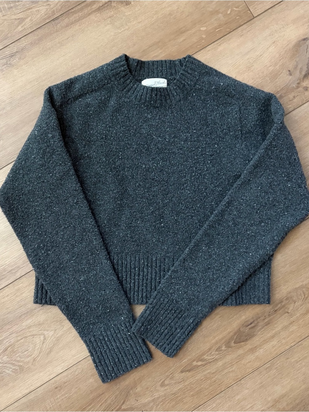 Gray Women’s S Universal Thread Cropped Gray Sweater / Textured Crewneck